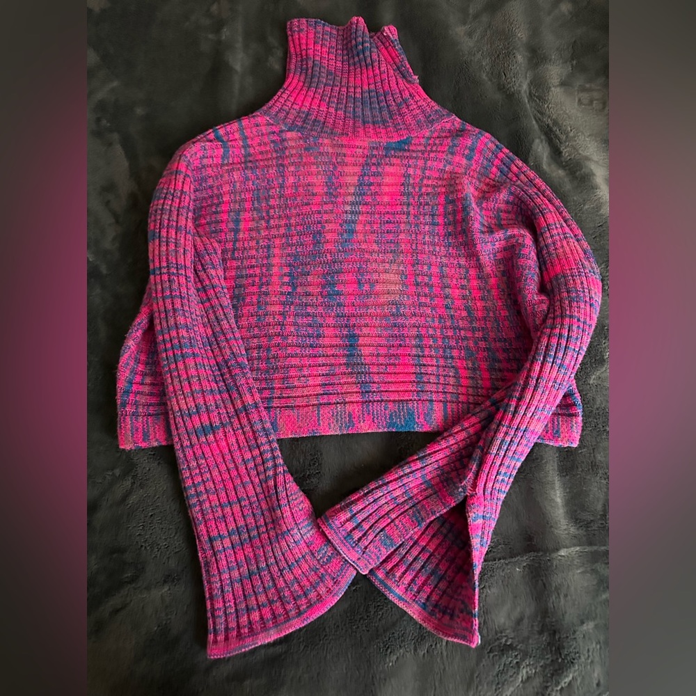 Trendy Slit Sleeve Pink/Blue Sweater